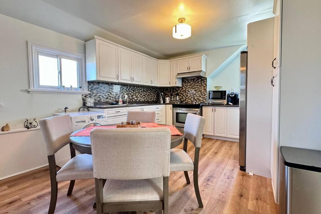Near The Falls Two Bedroom - 5 Min Walk To Clifton Niagara Falls Zewnętrze zdjęcie